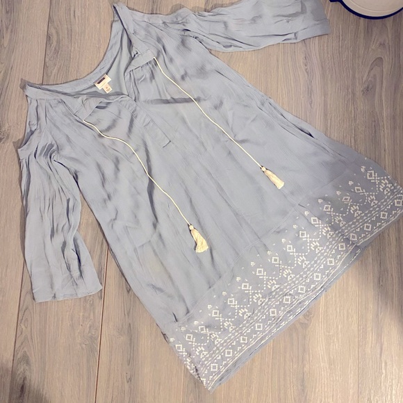 Women’s dress - Picture 1 of 3